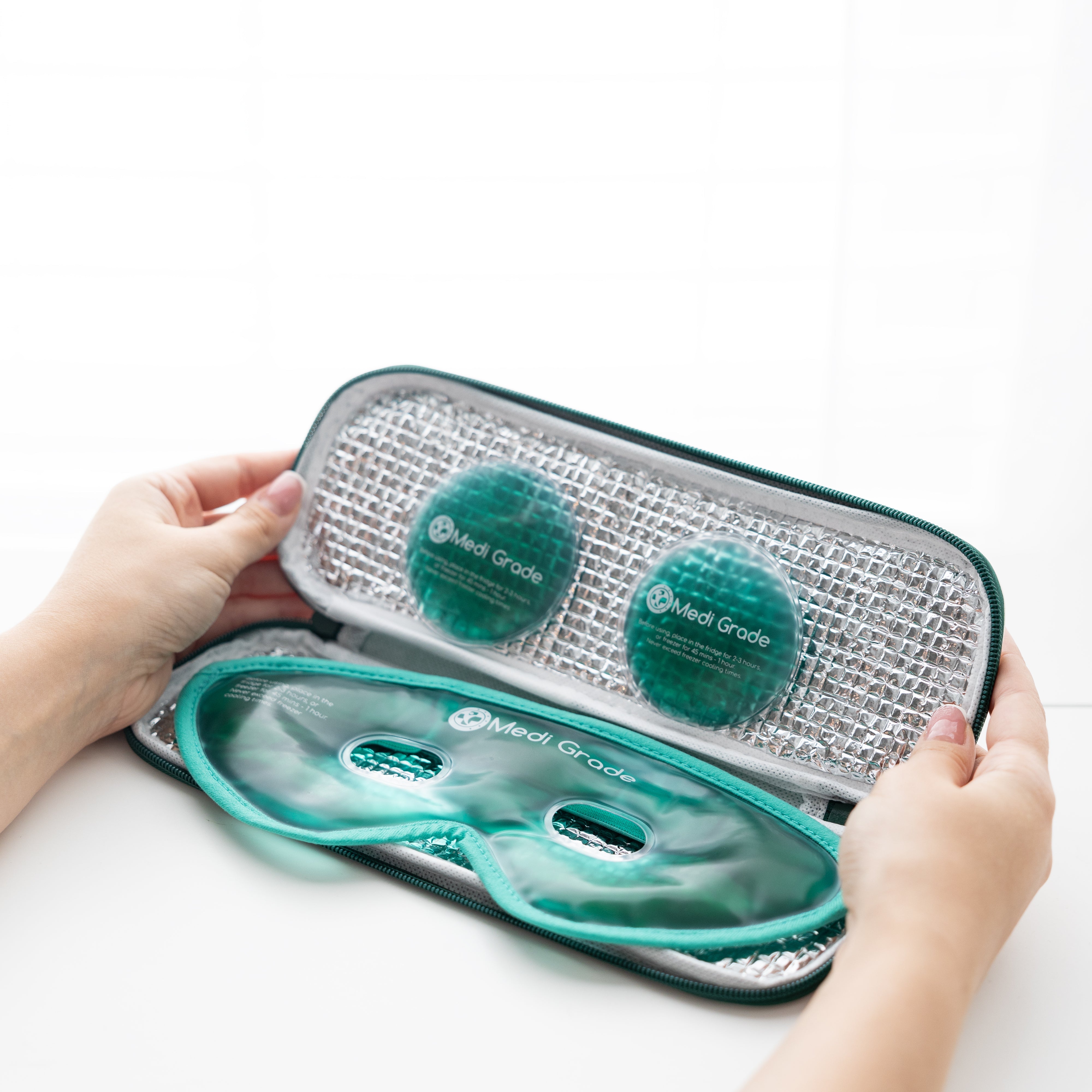 How to Reduce Puffy Eyes and Refresh Your Look with a Cooling Gel Eye Mask