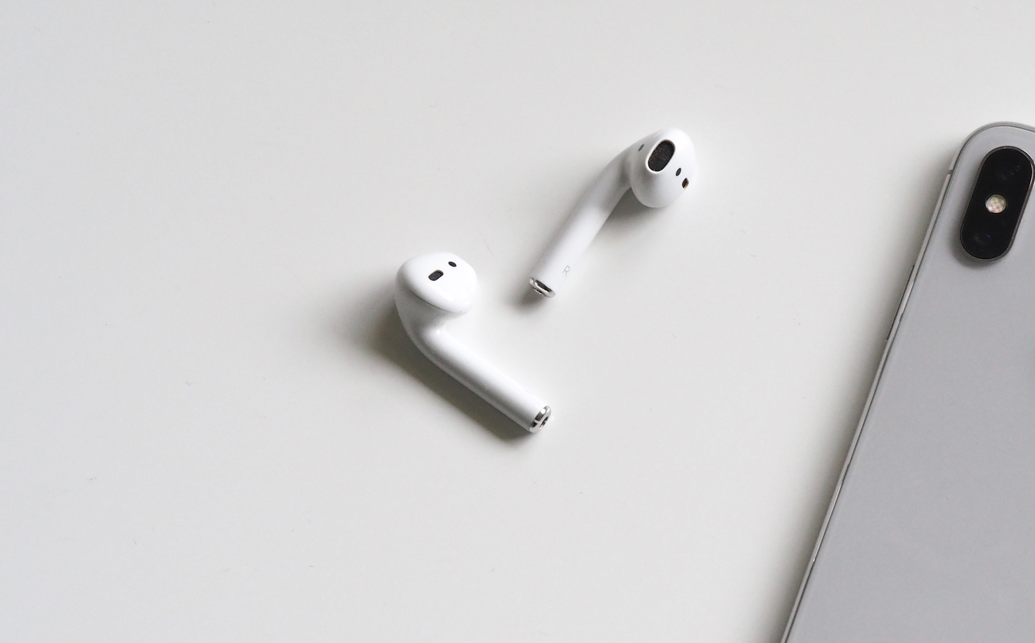 How to safely clean your Airpods?